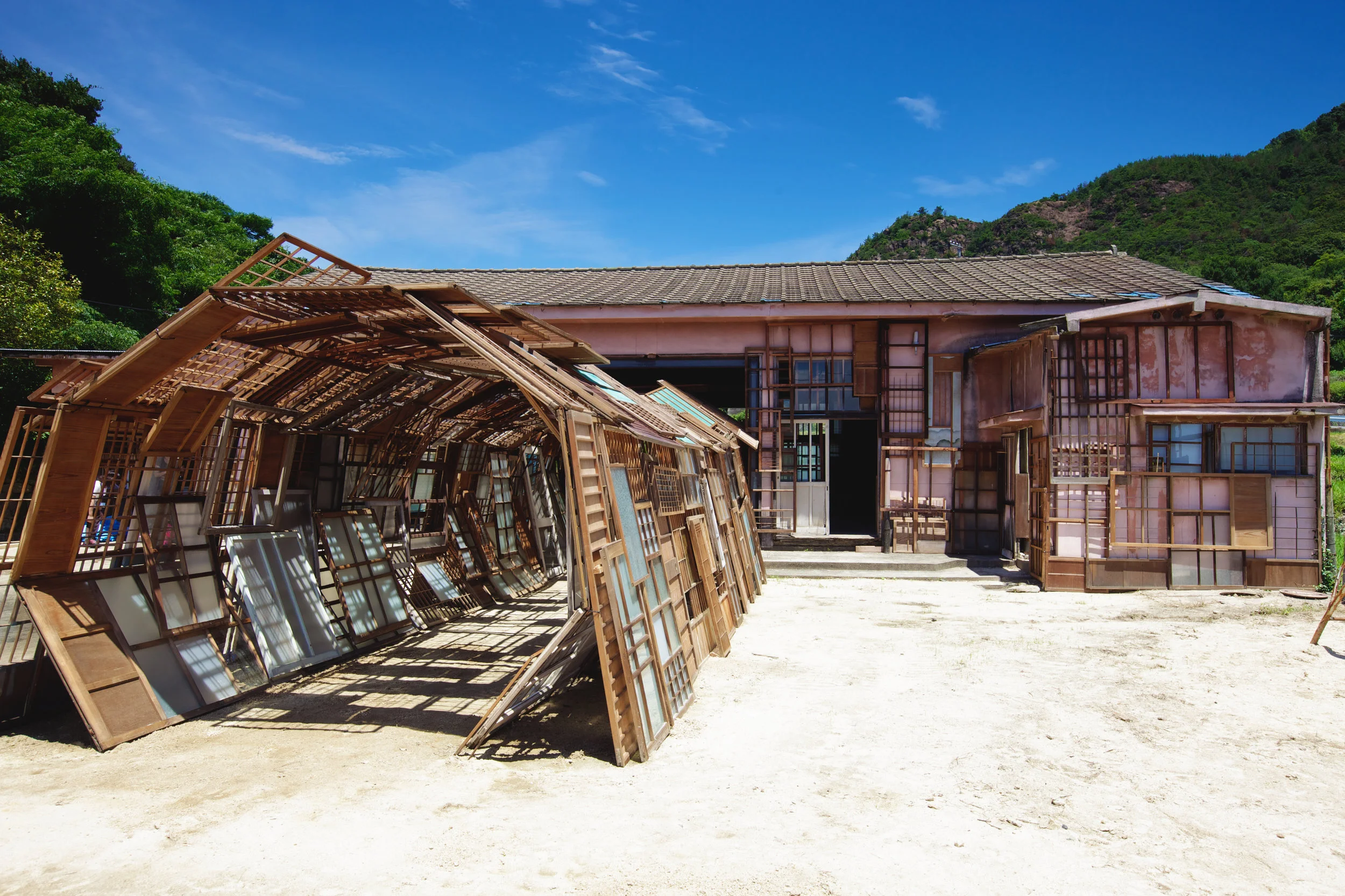 CHIHARU SHIOTA–塩田千春